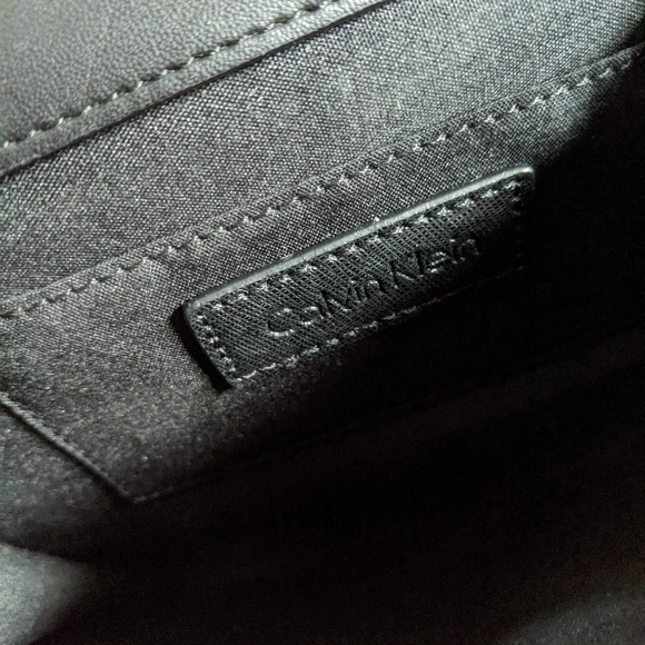 Calvin Klein chain crossbody purse - Picture 4 of 7